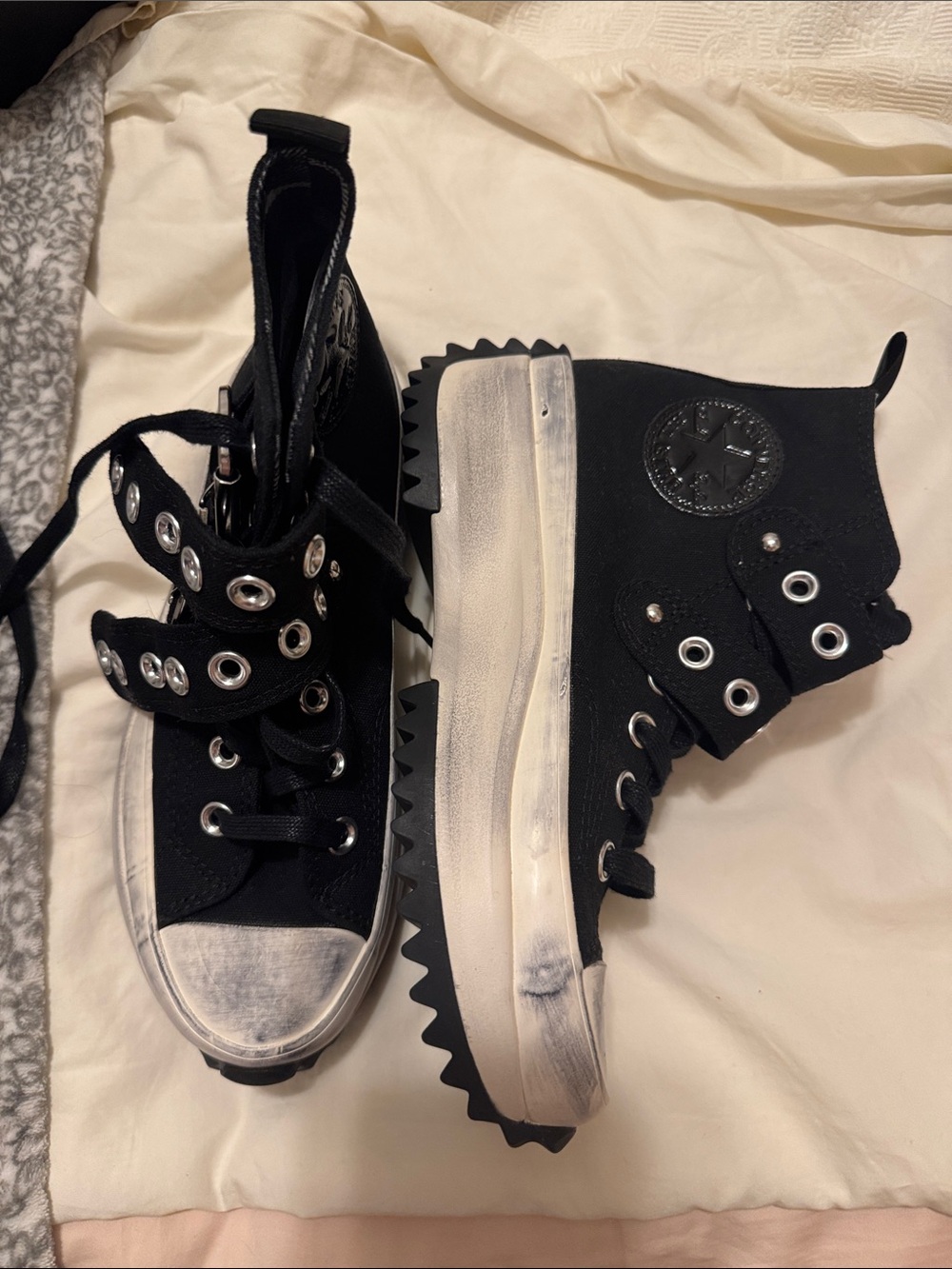 Converse Black and White Womens Sneakers Box Included - Picture 4 of 5
